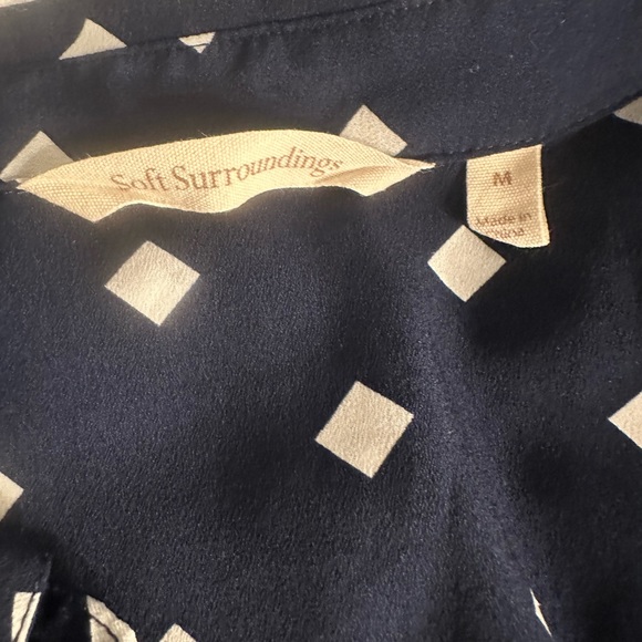 SOFT SURROUNDINGS NAVY & WHITE TOP - Picture 6 of 7